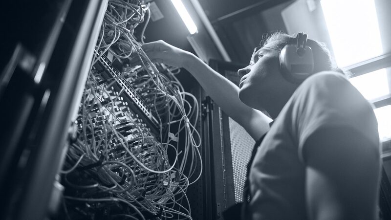 Why Collaborating with a Good UPS Software Engineer Can Help Your Business