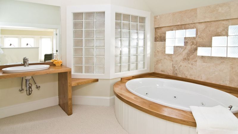 Choosing a Bathroom Remodeling Contractor Montrose, CO for Stylish Modern Upgrades